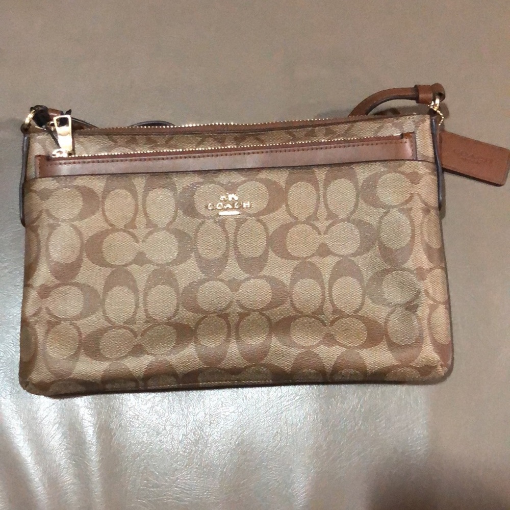 Coach Brown Signature East West Crossbody w/
Pop-Up Pouch